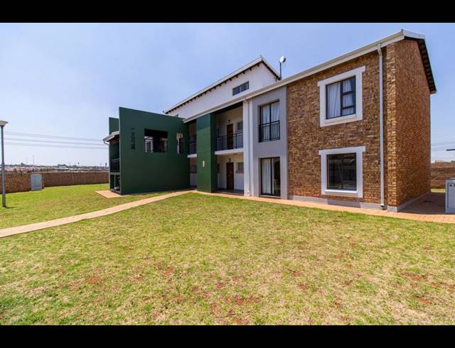 2 BEDROOM APARTMENT FOR SALE IN PROTEA GLEN